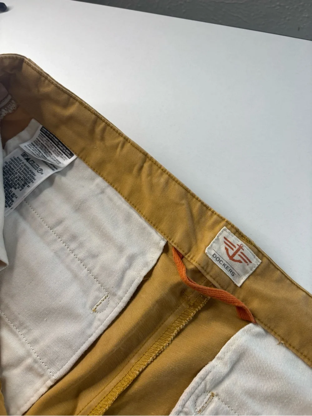 Dockers Mustard Yellow Chino Shorts with Orange Trim size 30/30